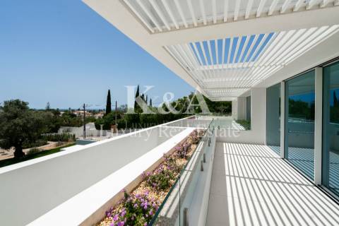 Moradia V6 contemporânea com vistas panorâmicas no Triangulo Dourado, Algarve
