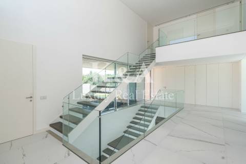 Moradia V6 contemporânea com vistas panorâmicas no Triangulo Dourado, Algarve