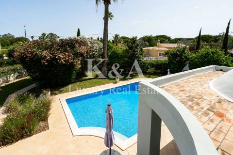 Moradia V4 no coração do Triangulo Dourado, Algarve.