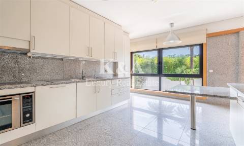 Apartamento T4+1 em condomínio exclusivo na Foz