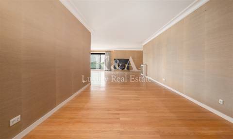 Apartamento T4+1 em condomínio exclusivo na Foz