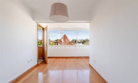 Apartamento cobertura T4+1 duplex, na Foz.