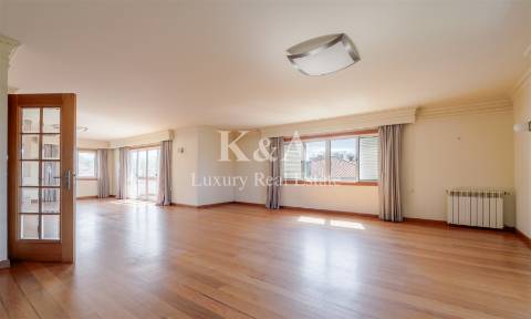 Apartamento cobertura T4+1 duplex, na Foz.