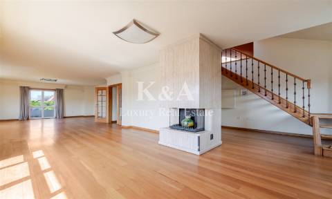 Apartamento cobertura T4+1 duplex, na Foz.