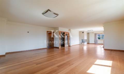 Apartamento cobertura T4+1 duplex, na Foz.