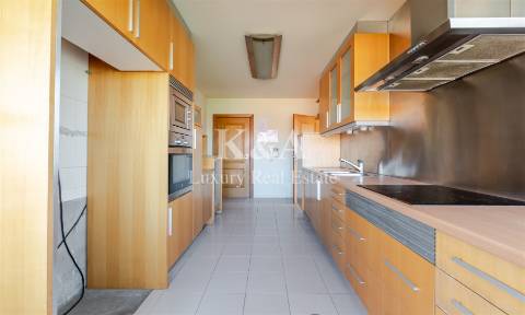 Apartamento cobertura T4+1 duplex, na Foz.