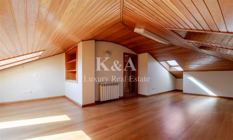 Apartamento cobertura T4+1 duplex, na Foz.