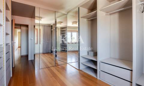 Apartamento cobertura T4+1 duplex, na Foz.