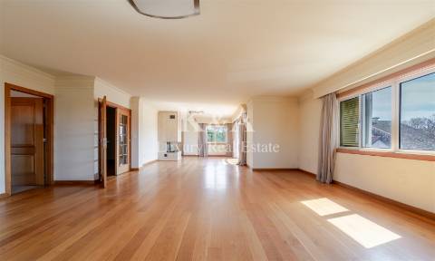 Apartamento cobertura T4+1 duplex, na Foz.