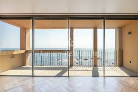 Apartamento T2 1º linha na Foz, vista mar.