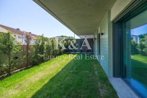 Apartamento T4 com jardim Parque da Cidade