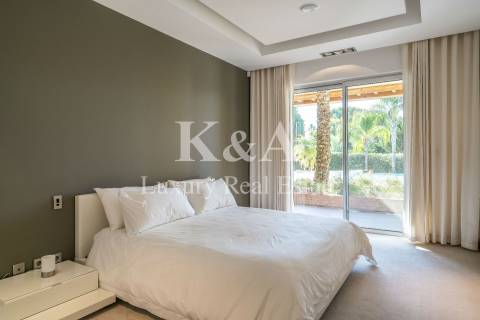 Moderna moradia V5 em resort no Alvor, Algarve.