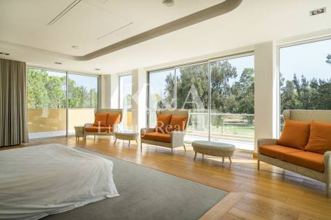 Moderna moradia V5 em resort no Alvor, Algarve.