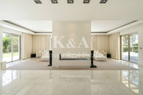 Moderna moradia V5 em resort no Alvor, Algarve.