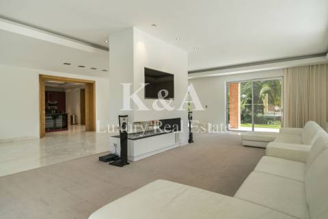 Moderna moradia V5 em resort no Alvor, Algarve.