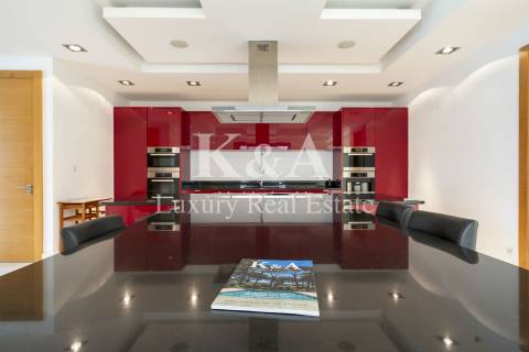 Moderna moradia V5 em resort no Alvor, Algarve.