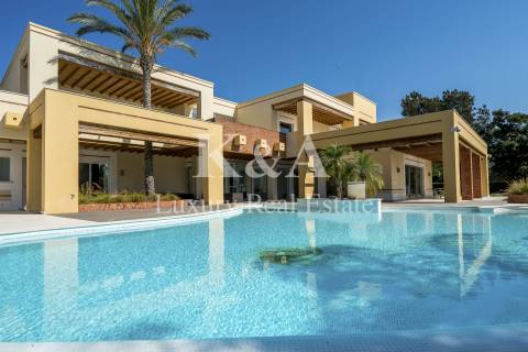 Moderna moradia V5 em resort no Alvor, Algarve.