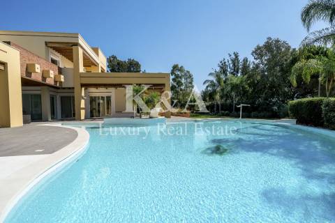 Moderna moradia V5 em resort no Alvor, Algarve.