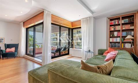 Apartamento T4 com vistas para o Rio Douro.