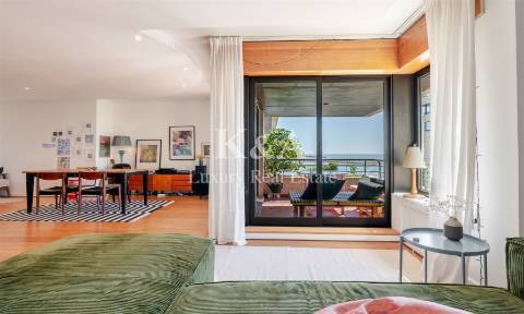 Apartamento T4 com vistas para o Rio Douro.