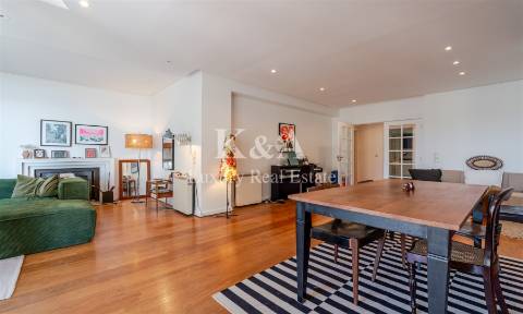 Apartamento T4 com vistas para o Rio Douro.