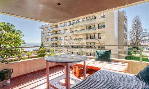 Apartamento T4 com vistas para o Rio Douro.