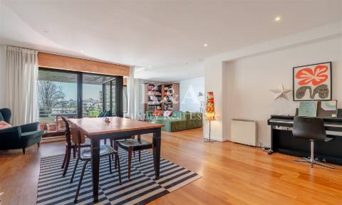 Apartamento T4 com vistas para o Rio Douro.