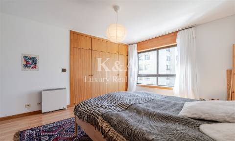 Apartamento T4 com vistas para o Rio Douro.