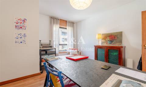 Apartamento T4 com vistas para o Rio Douro.