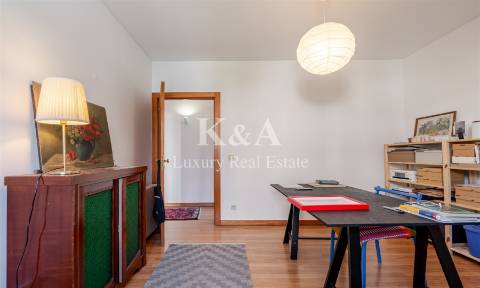 Apartamento T4 com vistas para o Rio Douro.