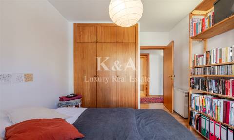 Apartamento T4 com vistas para o Rio Douro.