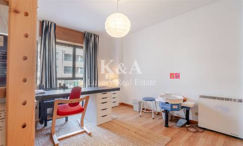 Apartamento T4 com vistas para o Rio Douro.