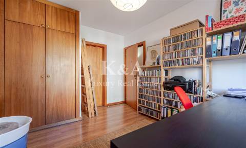 Apartamento T4 com vistas para o Rio Douro.