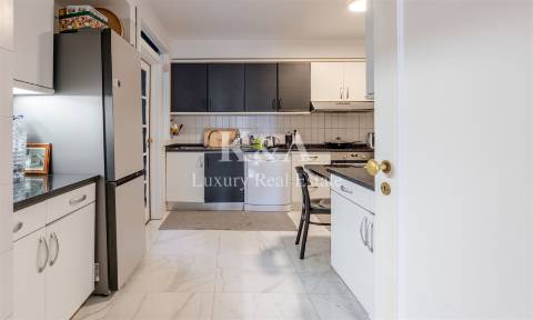 Apartamento T4 com vistas para o Rio Douro.