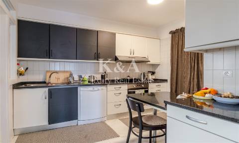 Apartamento T4 com vistas para o Rio Douro.