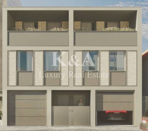 Moradia T4 com jardim e piscina em Matosinhos Sul