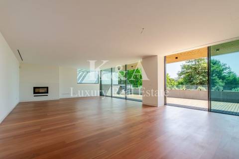 Penthouse T4 na Foz com piscina.