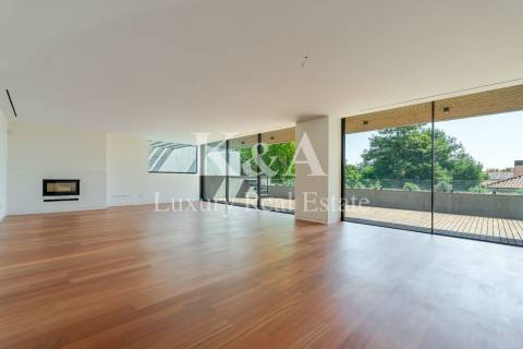 Penthouse T4 na Foz com piscina.