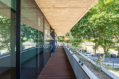 Penthouse T4 na Foz com piscina.