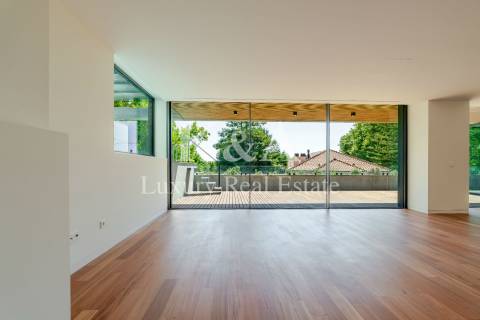 Penthouse T4 na Foz com piscina.