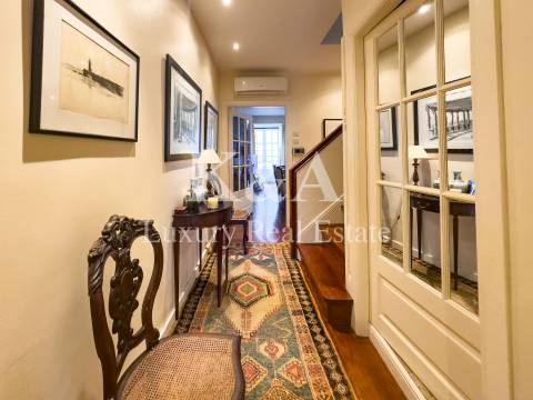 Moradia com jardim localizada na Foz Velha.