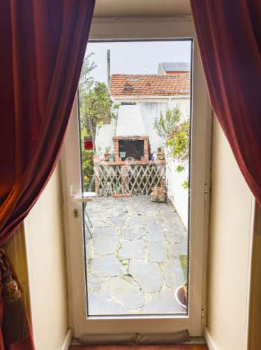 Moradia com jardim localizada na Foz Velha.