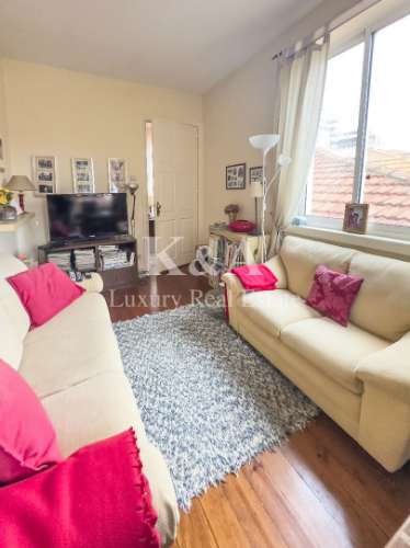 Moradia com jardim localizada na Foz Velha.