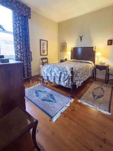 Moradia com jardim localizada na Foz Velha.