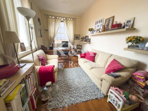 Moradia com jardim localizada na Foz Velha.