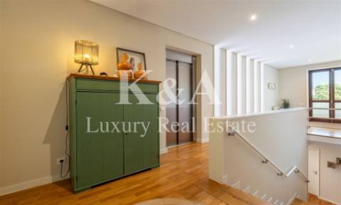 Moradia T4+1 com quatro frentes em zona nobre de Leça da Palmeira.