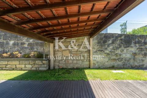 Moradia T3 com jardim perto do Parque da Cidade.