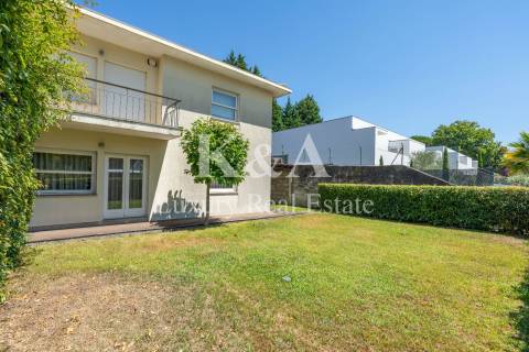 Moradia T3 com jardim perto do Parque da Cidade.