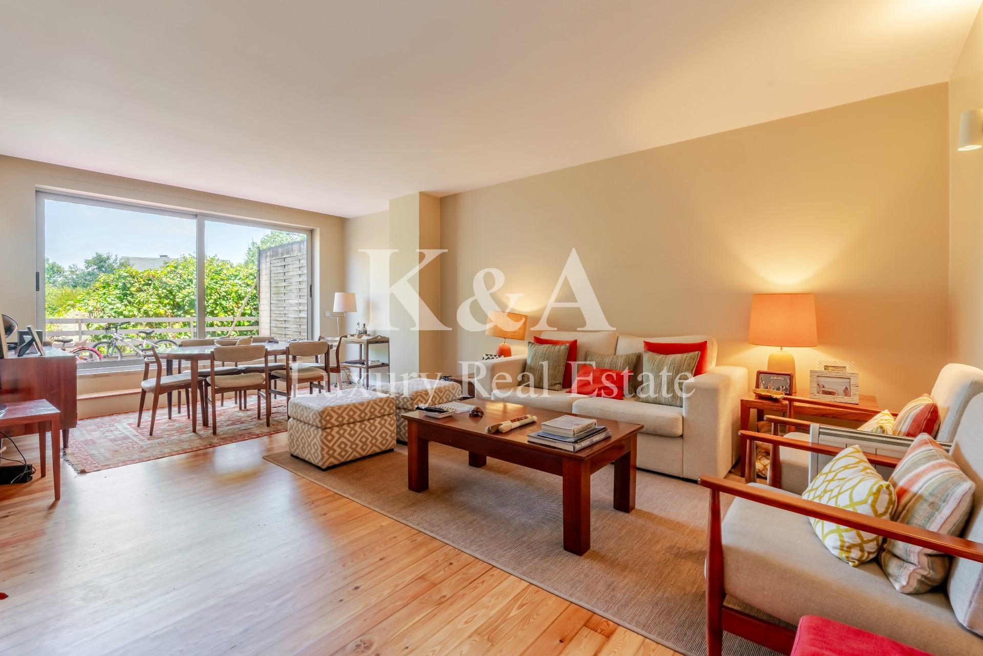 Apartamento T3 com localização privilegiada, na Foz.