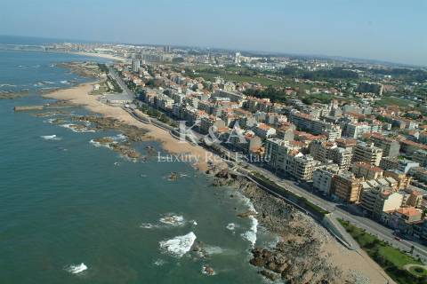 Apartamento T3 com localização privilegiada, na Foz.